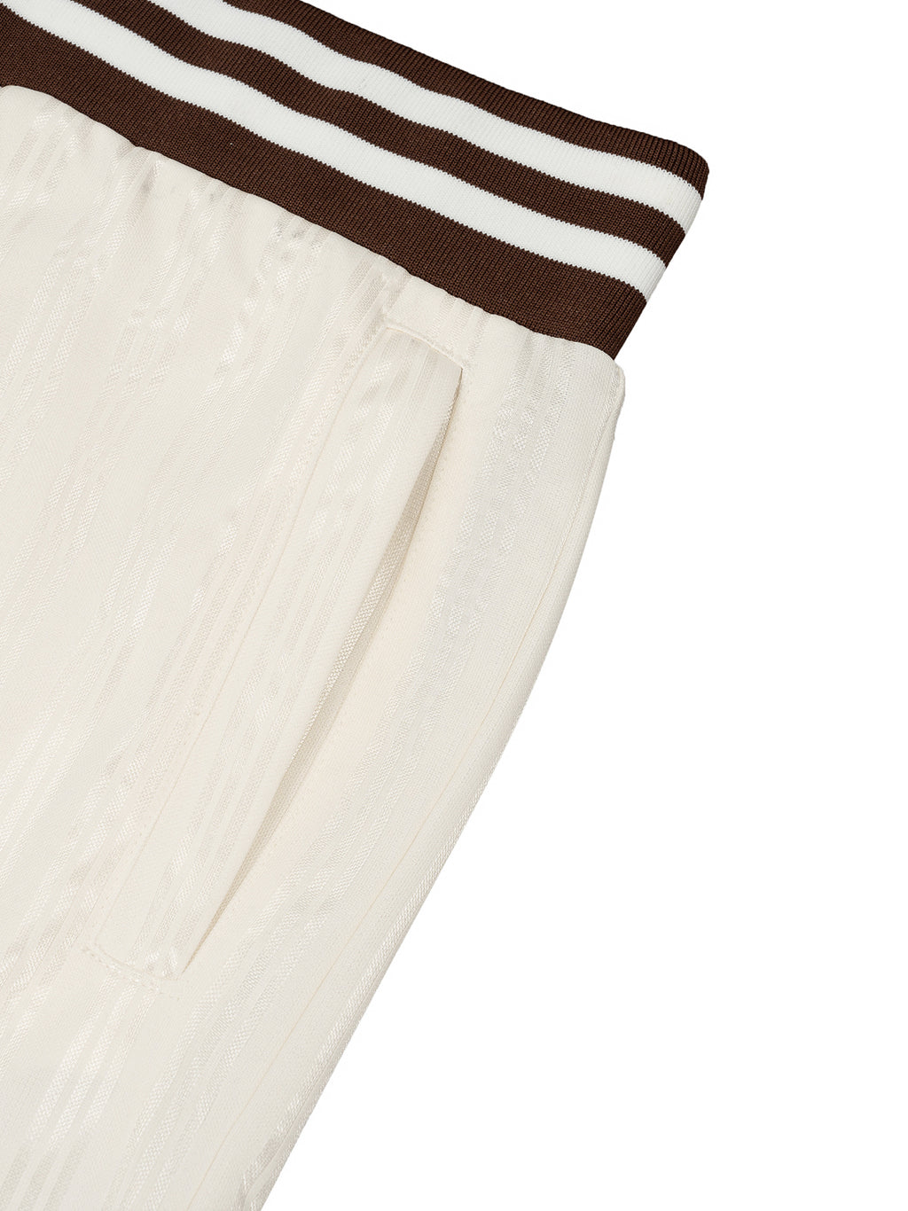 essential.shorts.